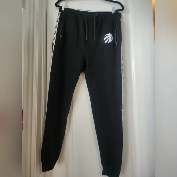 Toronto Raptors (Graffiti) Tracksuit - Picture 4 of 6